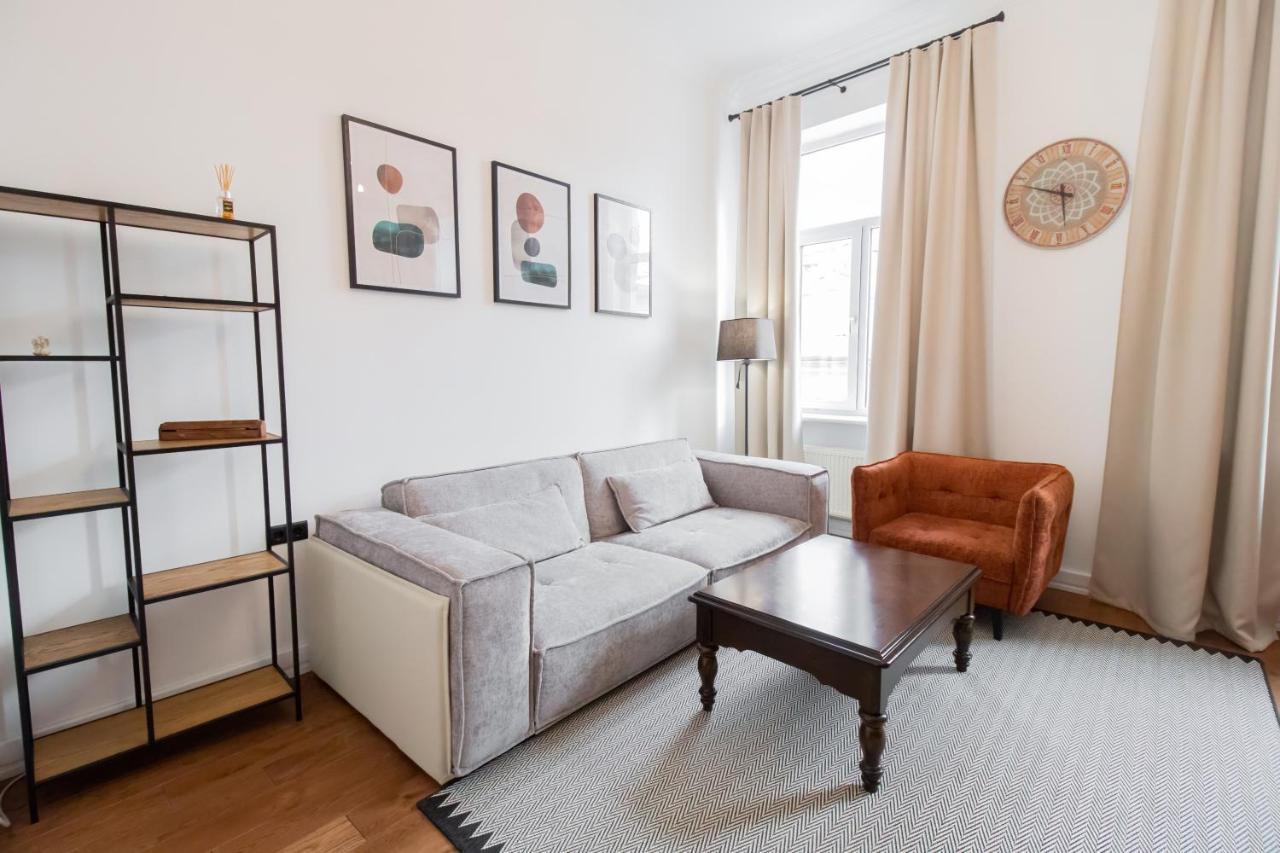 Seveneleven Apartment *